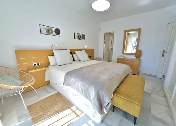 In Puerto Banus Lorcrimar V *