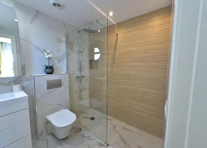 In Puerto Banus Lorcrimar V