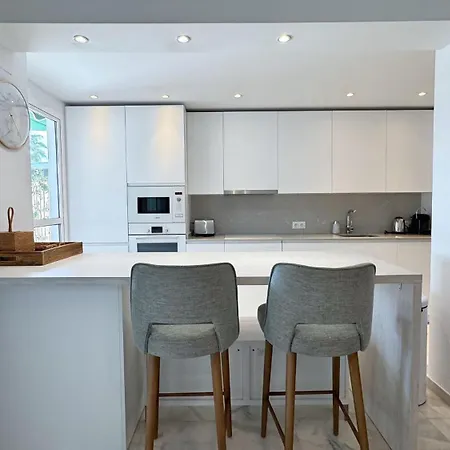 South-facing 2br Near Puerto Banus Apartment