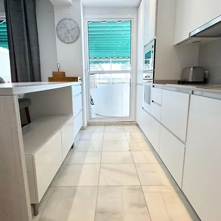 South-facing 2br Near Puerto Banus Apartment *