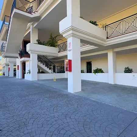 South-facing 2br Near Puerto Banus Apartment