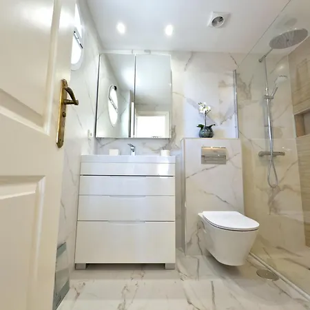 South-facing 2br Near Puerto Banus *