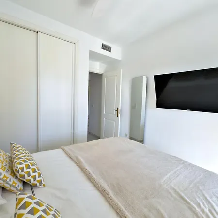 South-facing 2br Near Puerto Banus Apartment Marbella